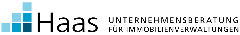 Das Logo der Haas Unternehmensberatung besteht aus hellblauen vertikalen Balken neben dem schwarzen Namen der Organisation.