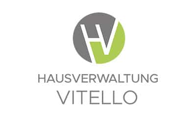 Logo mit den Buchstaben „HV“ in einem grau-grünen Kreis über dem Schriftzug „HAUSVERWALTUNG VITELLO“ in grauen Großbuchstaben auf weißem Hintergrund.